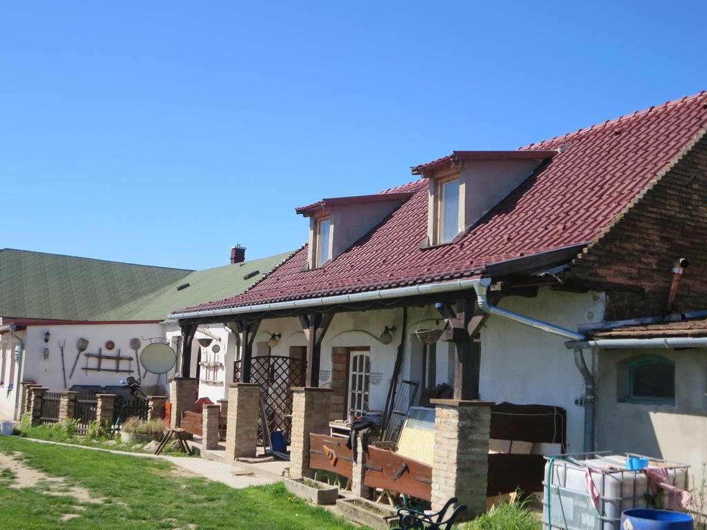Nicolaj Vendeghaz Es Tanya Otel Dış mekan fotoğraf
